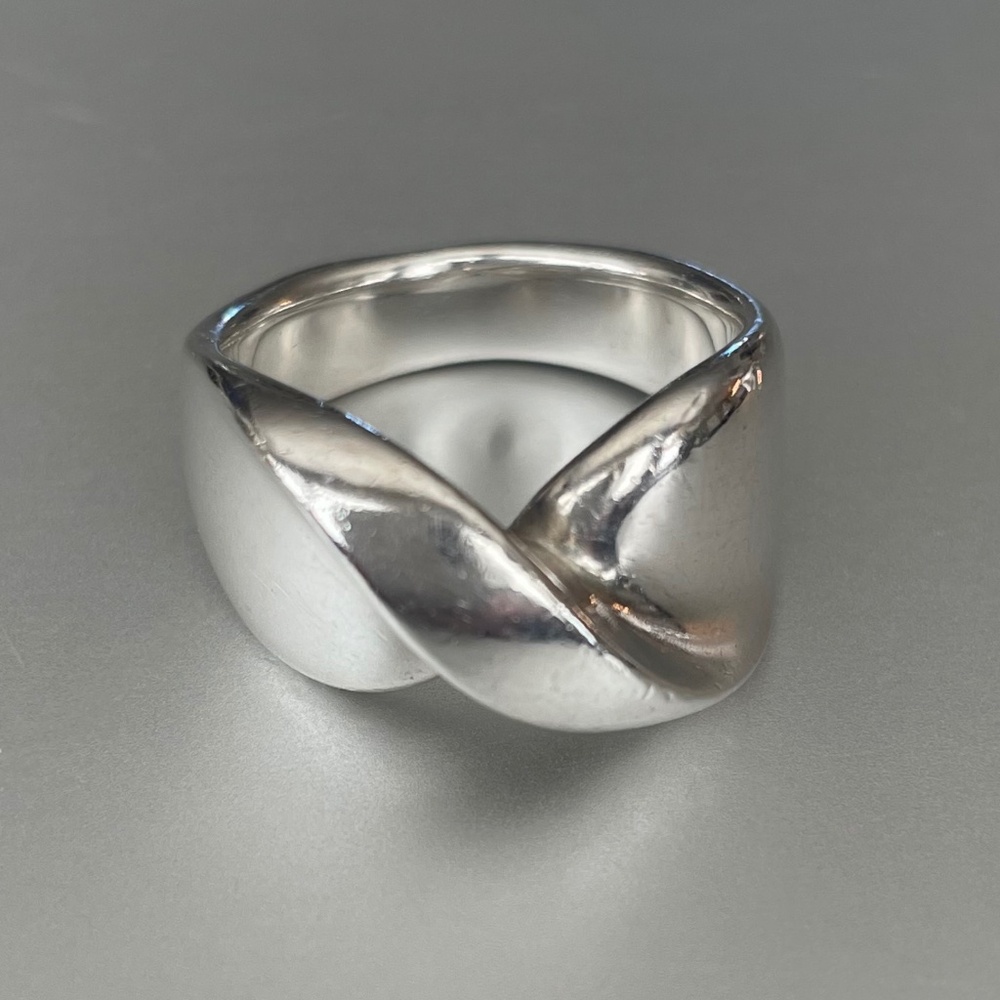 RETIRED James Avery Sculptural Twist Ring (Size 8)